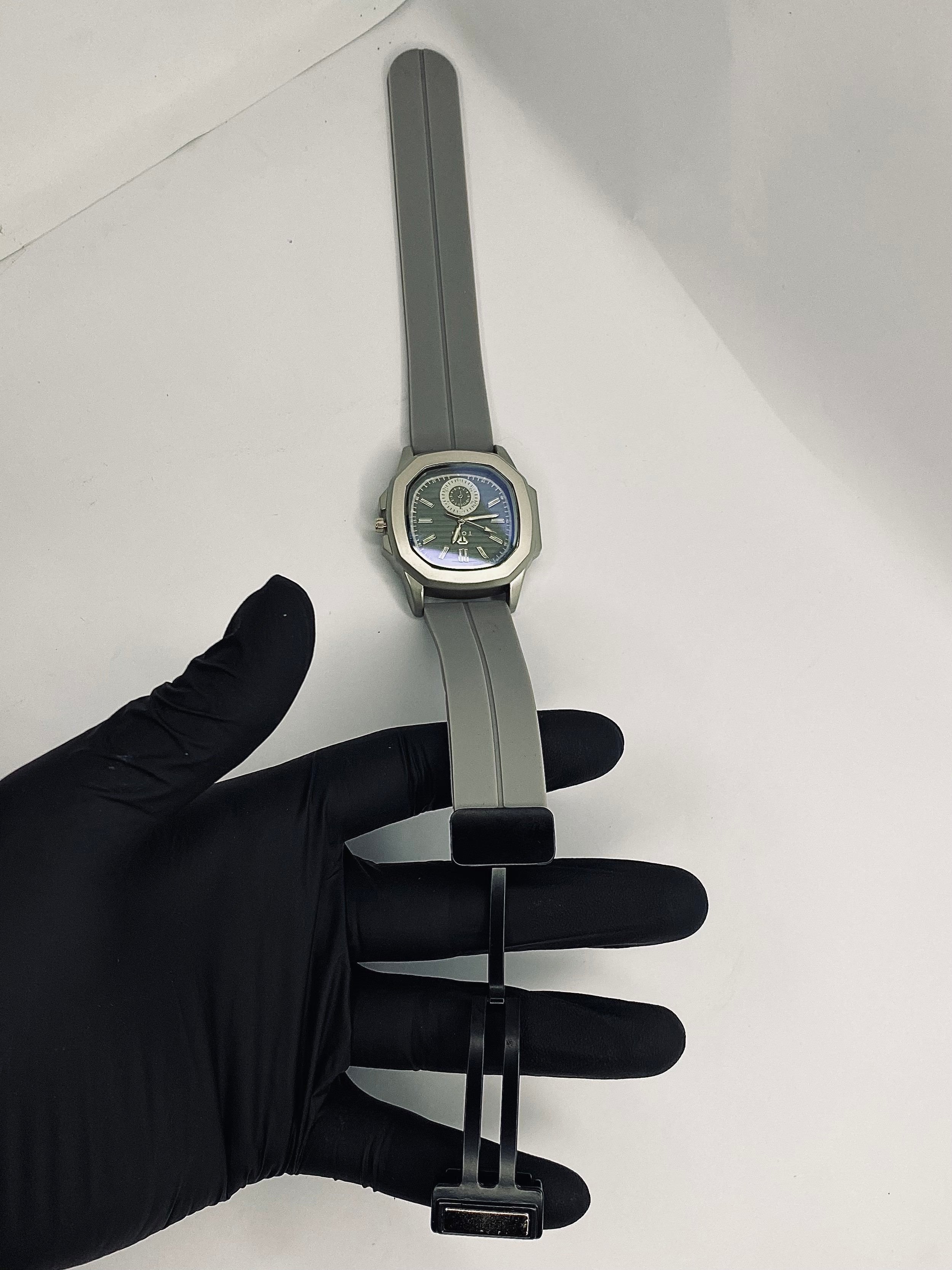 Royal Edge  -Arctic Grey